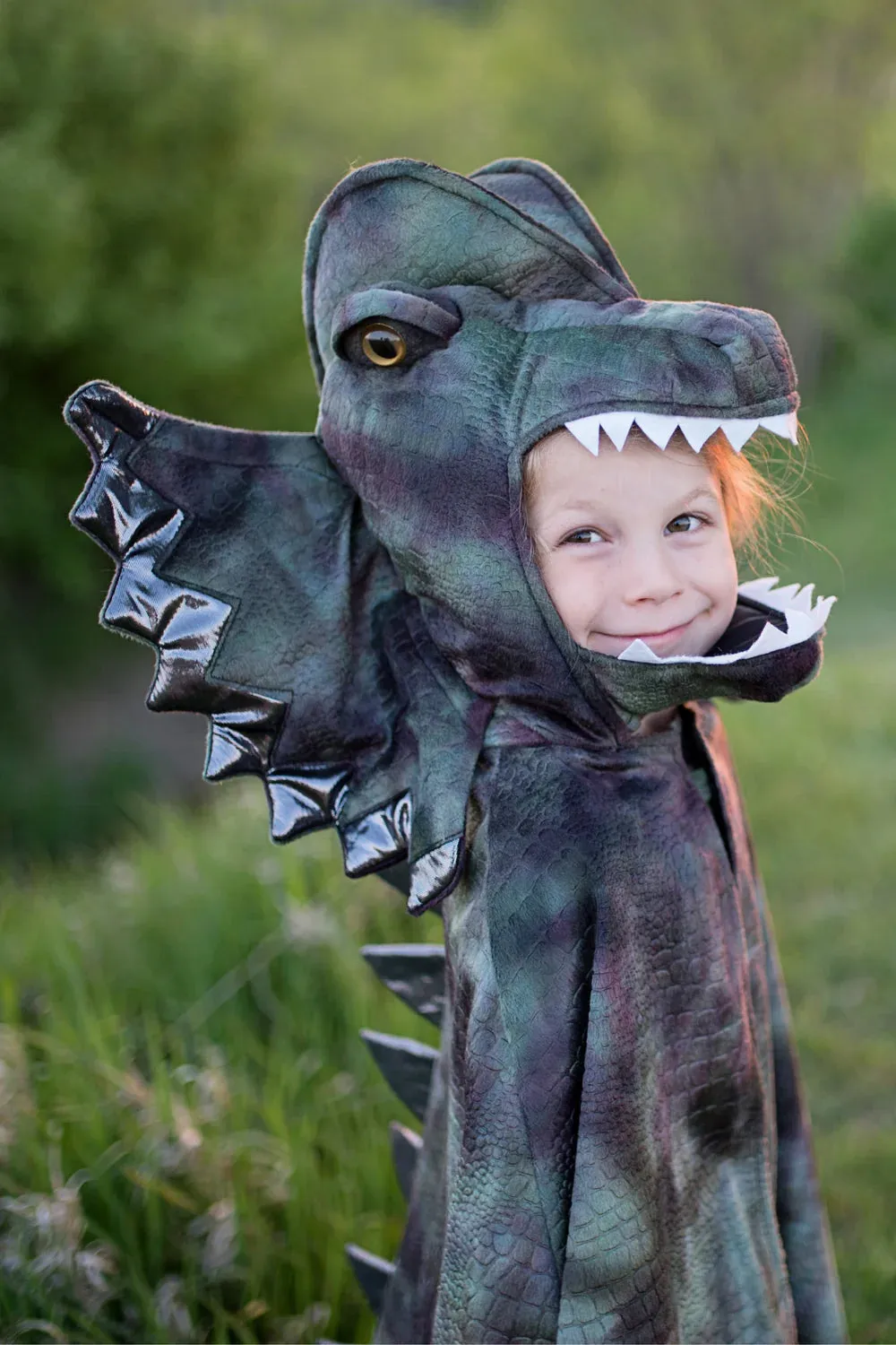 Grandasaurus Dilophosaurus Cape w/ Claws