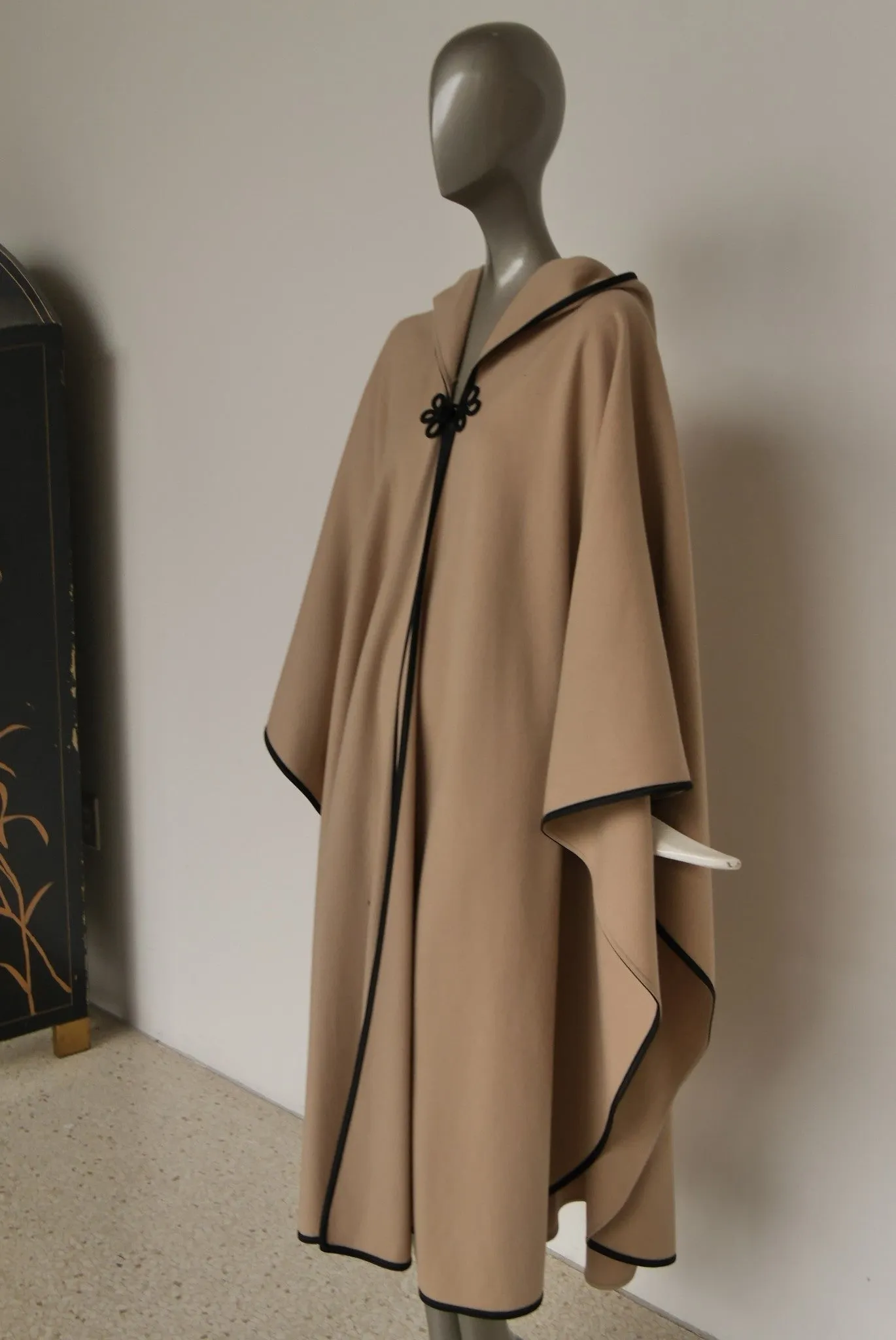 Vintage Yves Saint Laurent rive gauche moroccoain cape with hood and tassel 70s